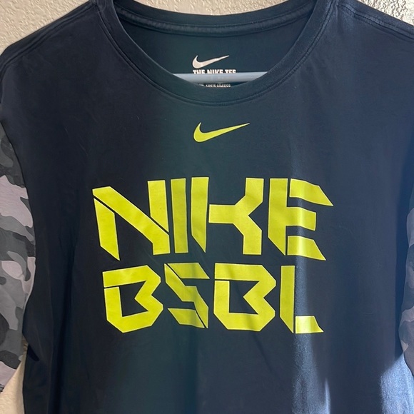 Nike black shirt good condition - Picture 2 of 3